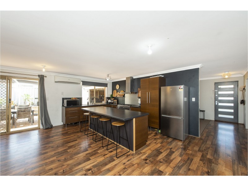 35 Templetonia Promenade, Halls Head WA 6210