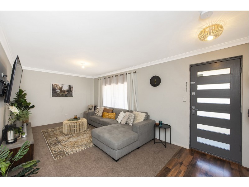 35 Templetonia Promenade, Halls Head WA 6210