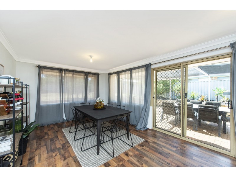 35 Templetonia Promenade, Halls Head WA 6210