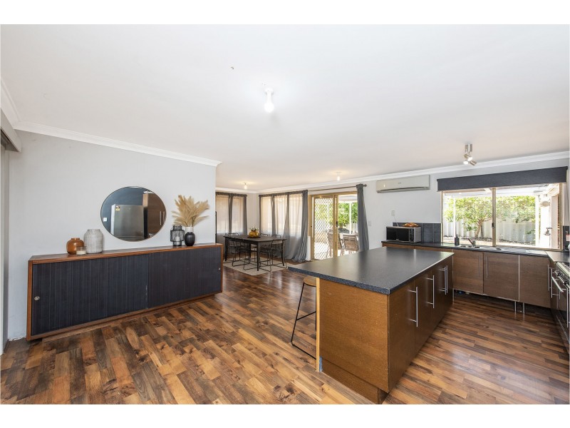 35 Templetonia Promenade, Halls Head WA 6210