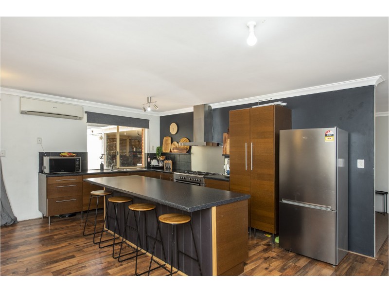 35 Templetonia Promenade, Halls Head WA 6210