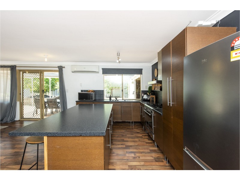 35 Templetonia Promenade, Halls Head WA 6210