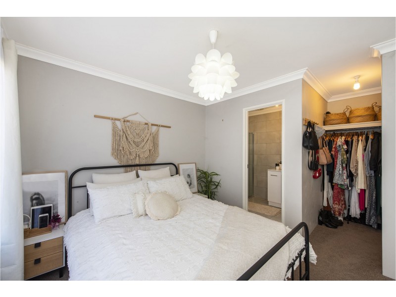 35 Templetonia Promenade, Halls Head WA 6210