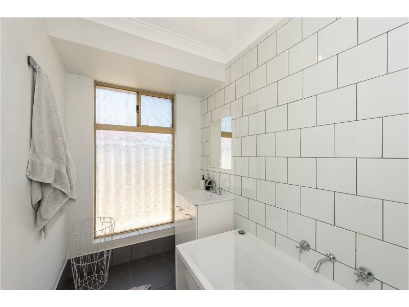 35 Templetonia Promenade, Halls Head WA 6210