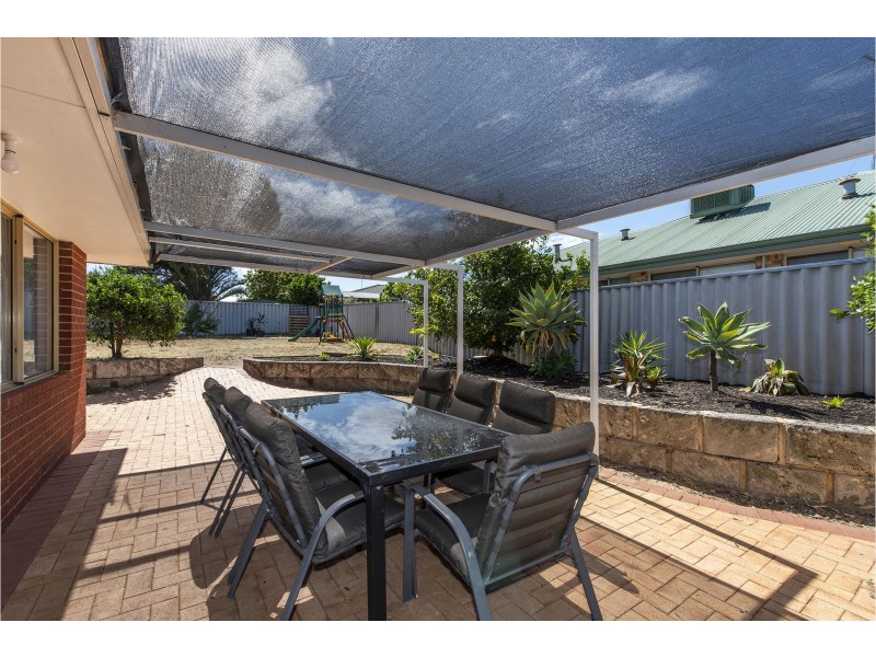35 Templetonia Promenade, Halls Head WA 6210
