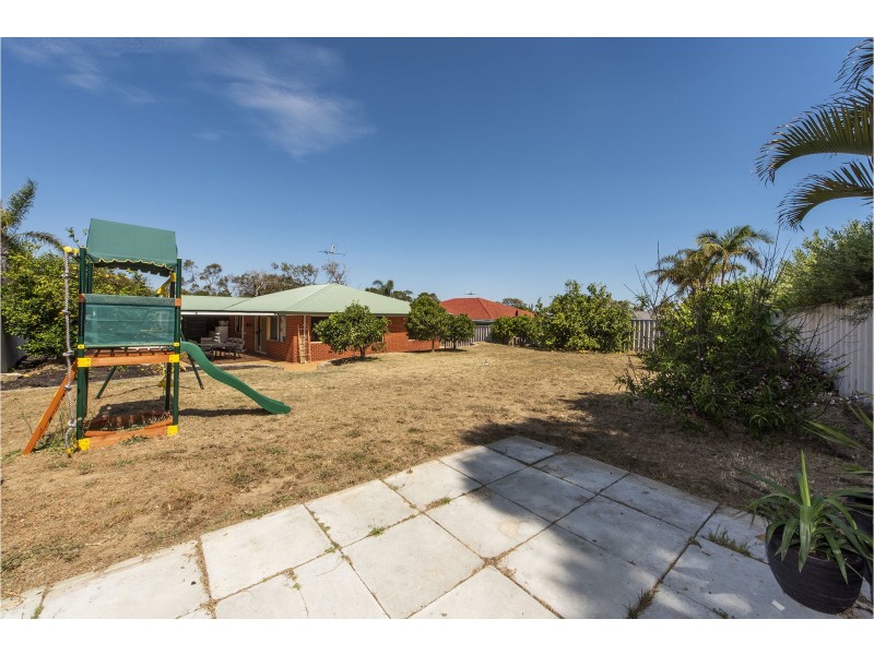 35 Templetonia Promenade, Halls Head WA 6210