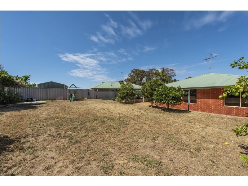 35 Templetonia Promenade, Halls Head WA 6210