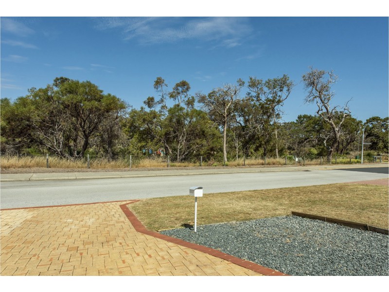 35 Templetonia Promenade, Halls Head WA 6210