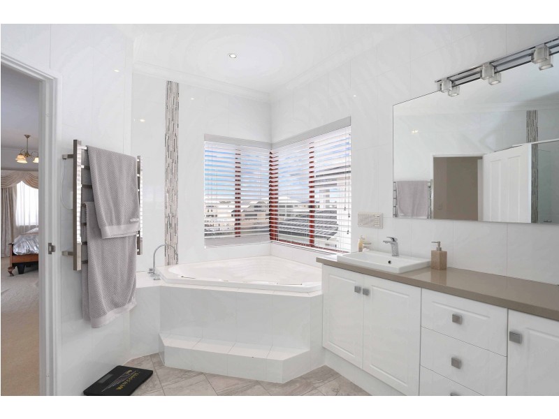 9 Basilica Place, Pelican Point WA 6230