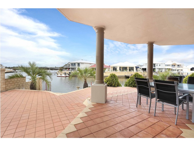 9 Basilica Place, Pelican Point WA 6230