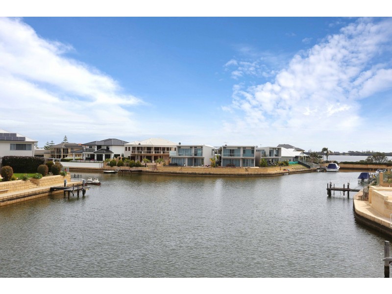 9 Basilica Place, Pelican Point WA 6230