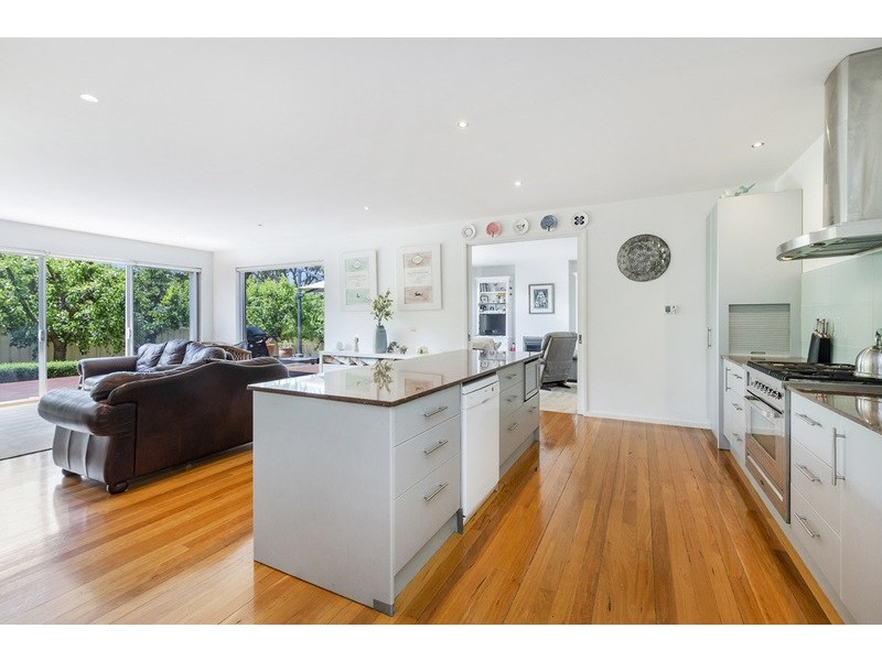 3 St James Place, Hamilton VIC 3300