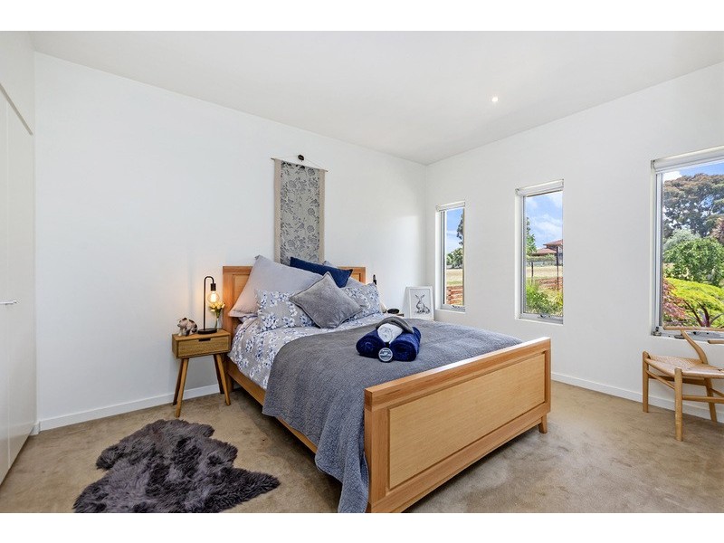 3 St James Place, Hamilton VIC 3300