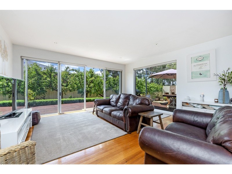 3 St James Place, Hamilton VIC 3300