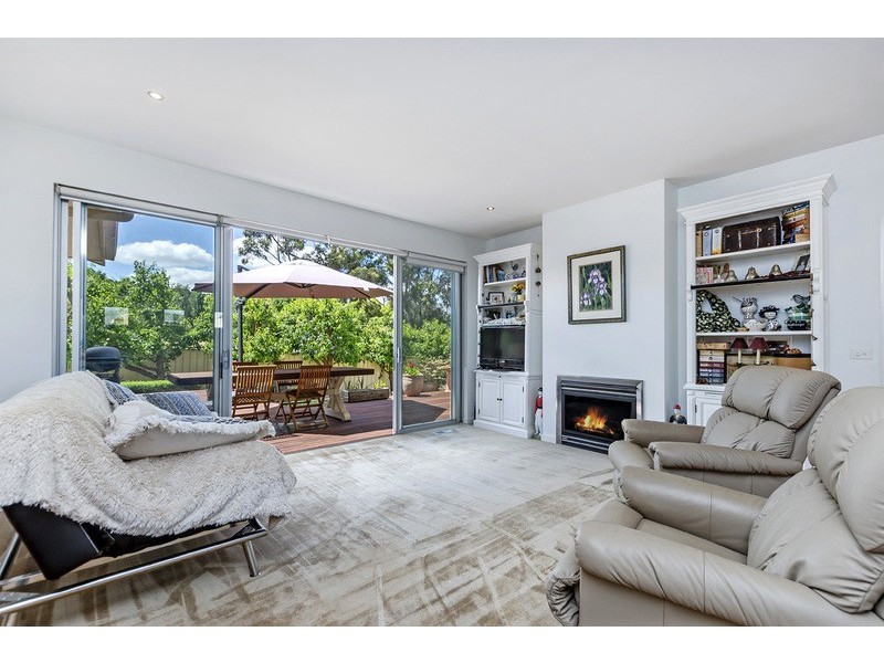 3 St James Place, Hamilton VIC 3300