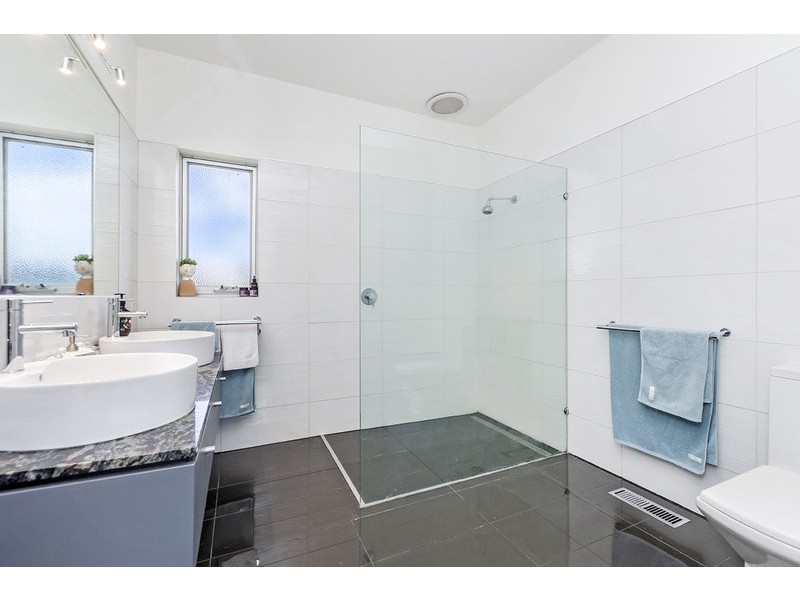 3 St James Place, Hamilton VIC 3300