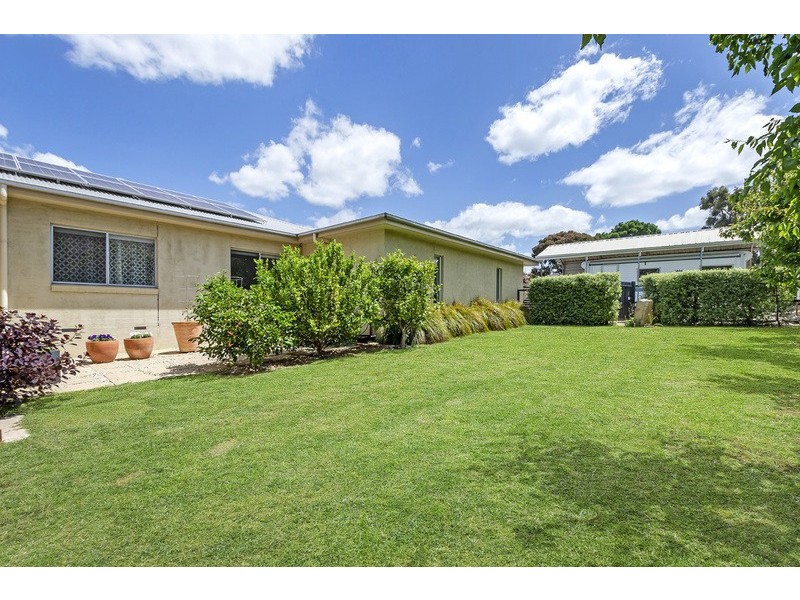 3 St James Place, Hamilton VIC 3300