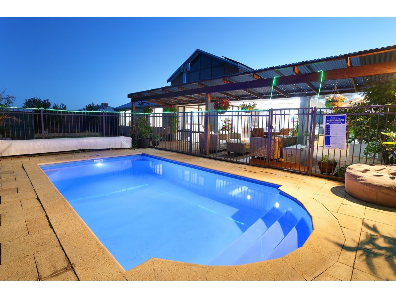 10 Merens Terrace, Henley Brook WA 6055