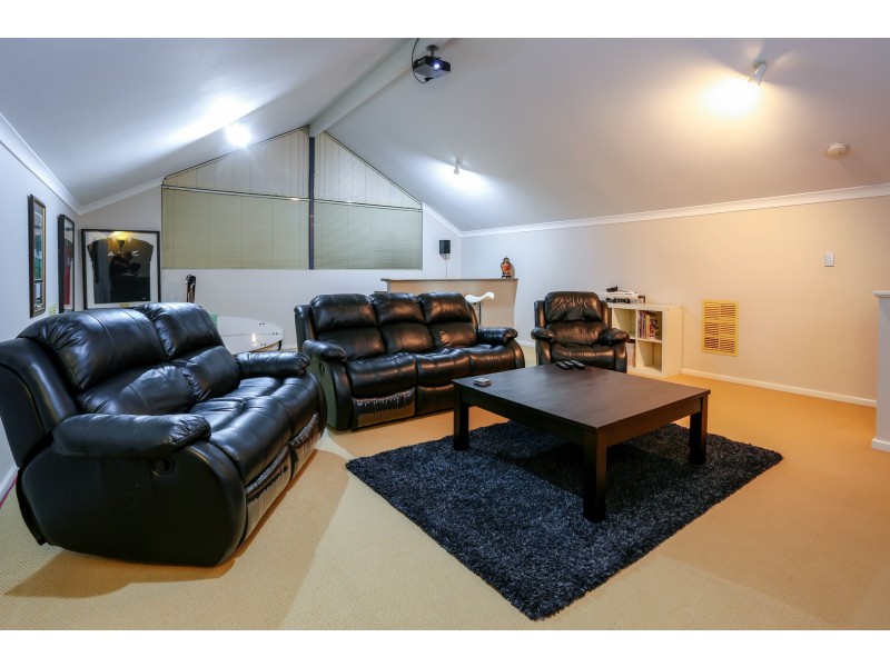 10 Merens Terrace, Henley Brook WA 6055