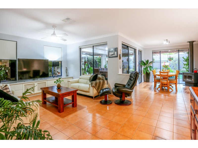 10 Merens Terrace, Henley Brook WA 6055