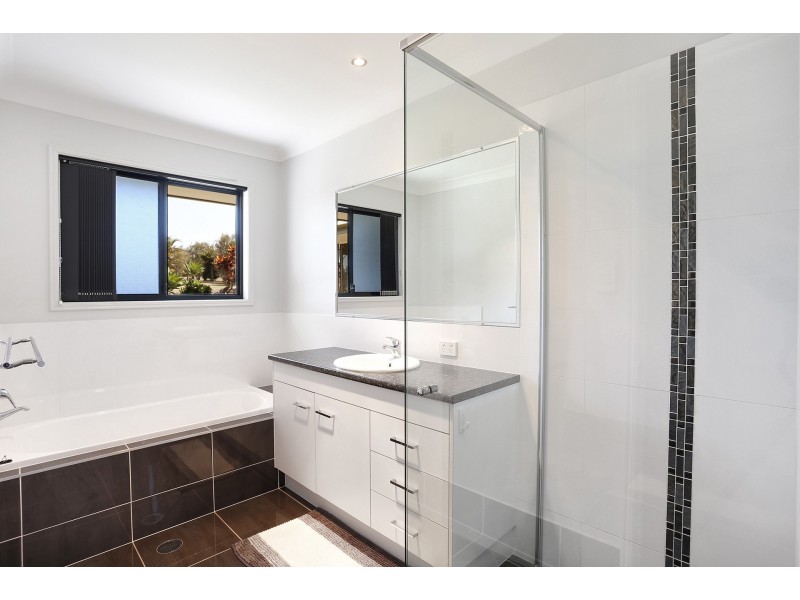 5-7 Westwood Avenue, Woodford QLD 4514