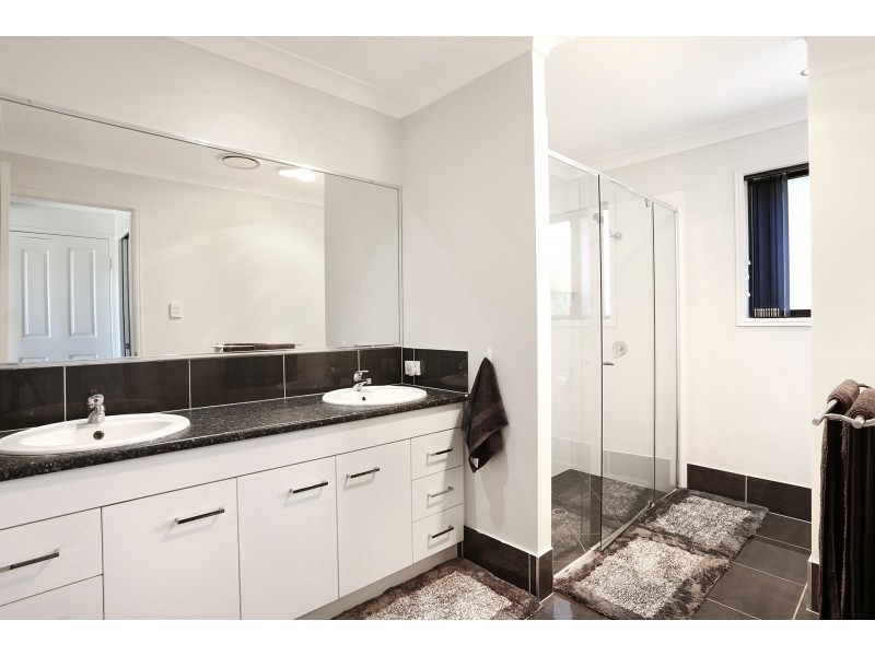 5-7 Westwood Avenue, Woodford QLD 4514