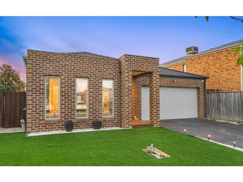 21 Fantail Crescent, Williams Landing VIC 3027