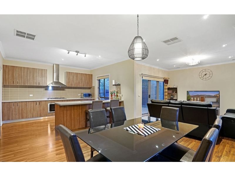 21 Fantail Crescent, Williams Landing VIC 3027
