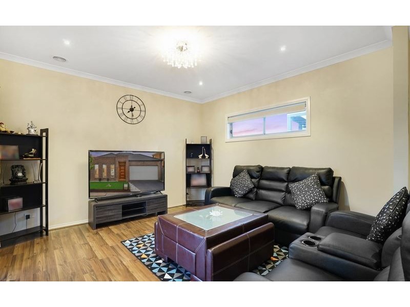 21 Fantail Crescent, Williams Landing VIC 3027