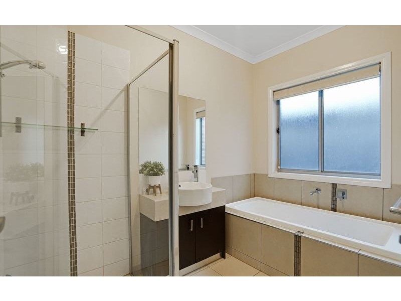 21 Fantail Crescent, Williams Landing VIC 3027