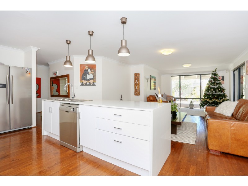 37 Minderoo Crescent, Golden Bay WA 6174