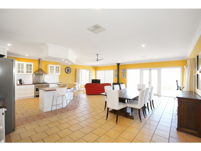 4 Cochrane Court, Wandong VIC 3758