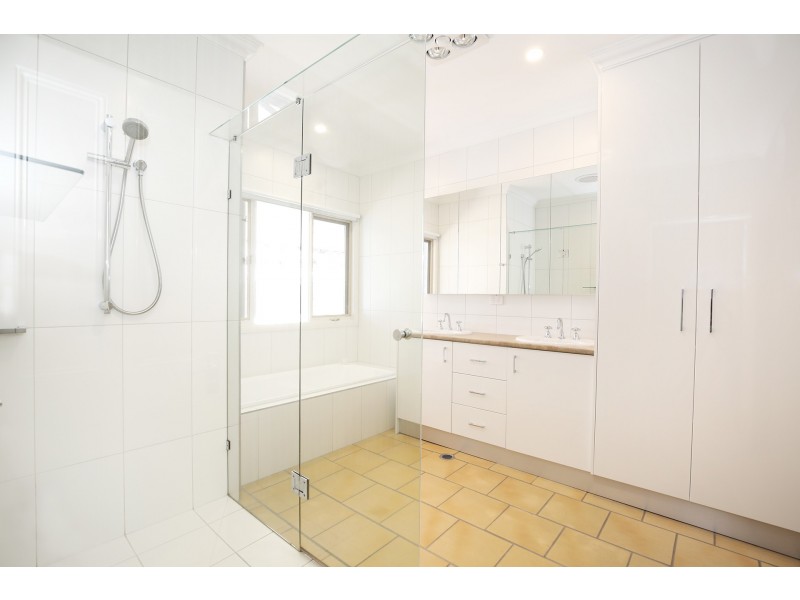 4 Cochrane Court, Wandong VIC 3758