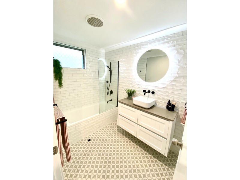 8 Equinna Court, Kirwan QLD 4817