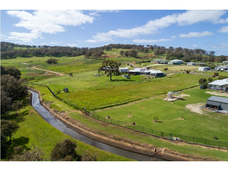 43 Nunnagine Circle, Roelands WA 6226