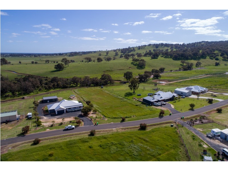 43 Nunnagine Circle, Roelands WA 6226