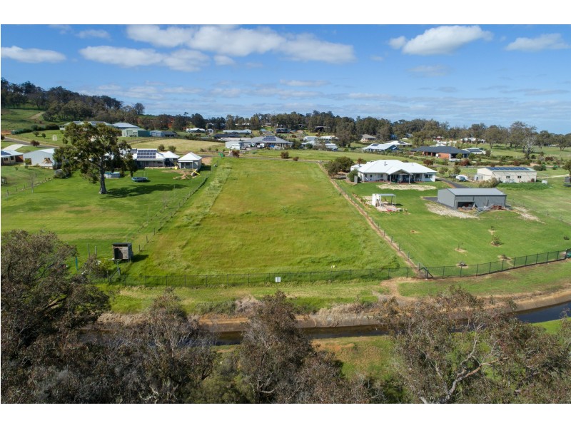 43 Nunnagine Circle, Roelands WA 6226