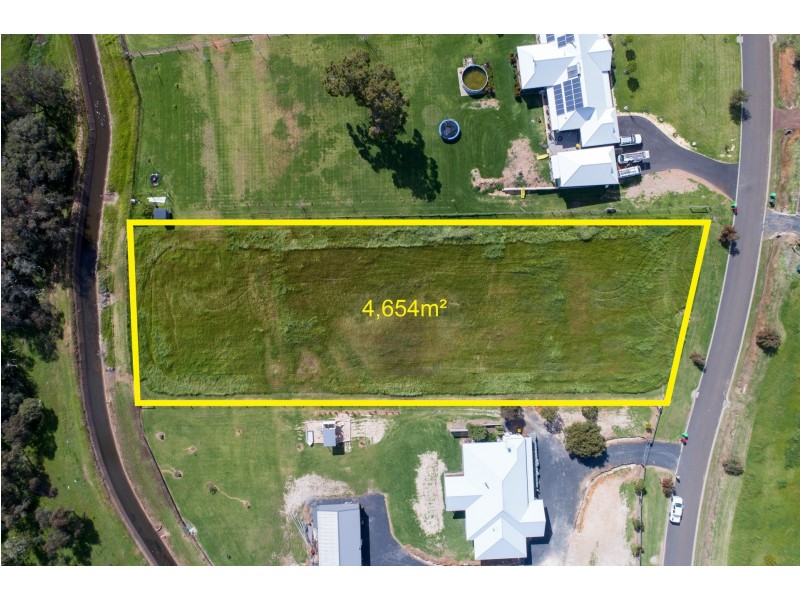 43 Nunnagine Circle, Roelands WA 6226