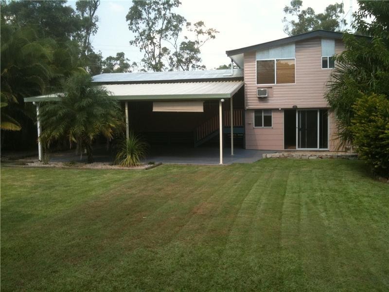8 YEATAS CRESCENT, Dysart QLD 4745