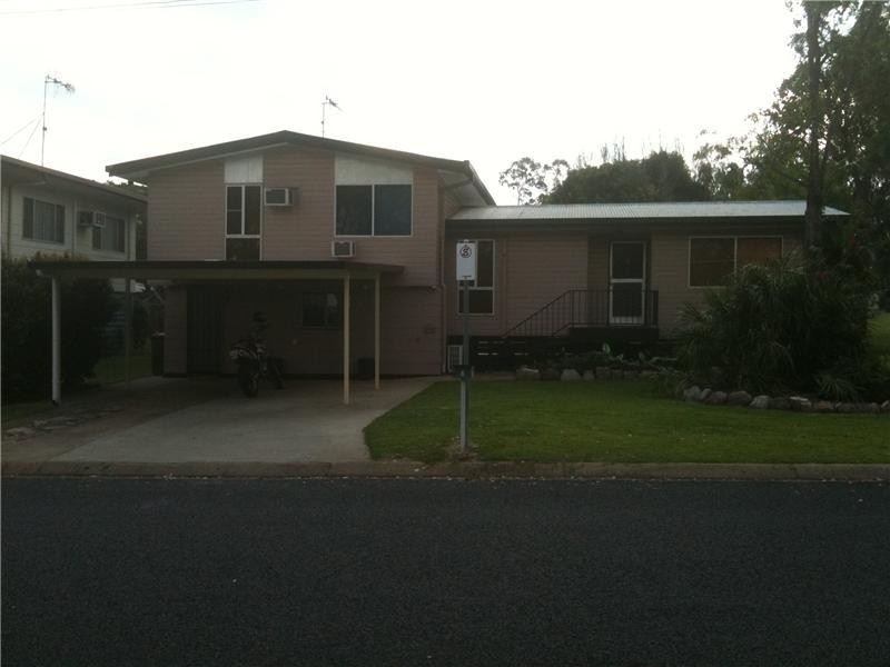 8 YEATAS CRESCENT, Dysart QLD 4745