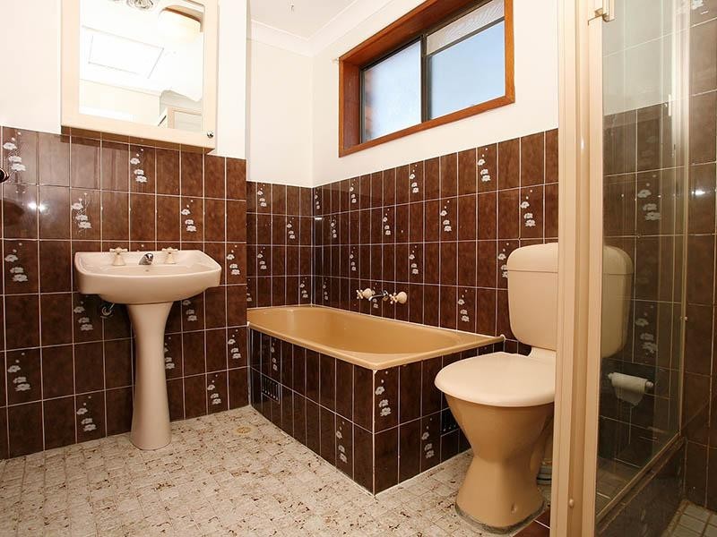 1 Jade Court, Georges Hall NSW 2198