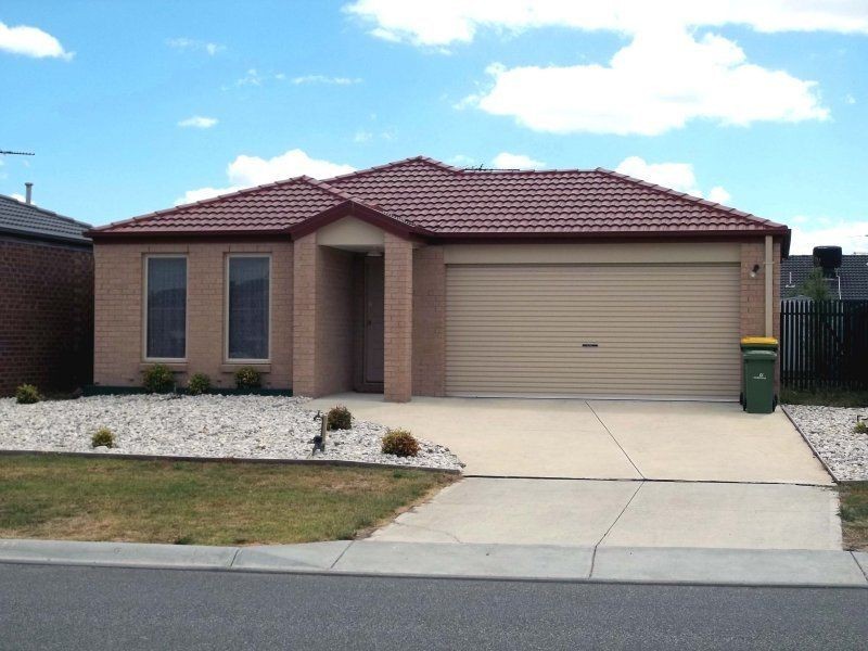 11 Mirabelle Street, Pakenham VIC 3810