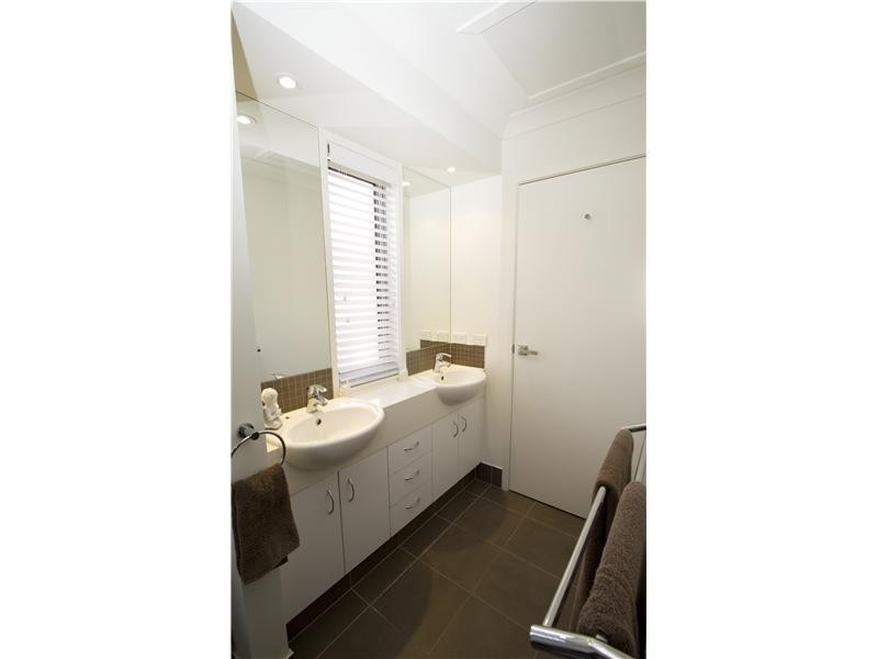 11 Worchester Terrace, Reedy Creek QLD 4227