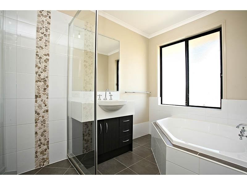 67 Fairway drive, Kensington Grove QLD 4341