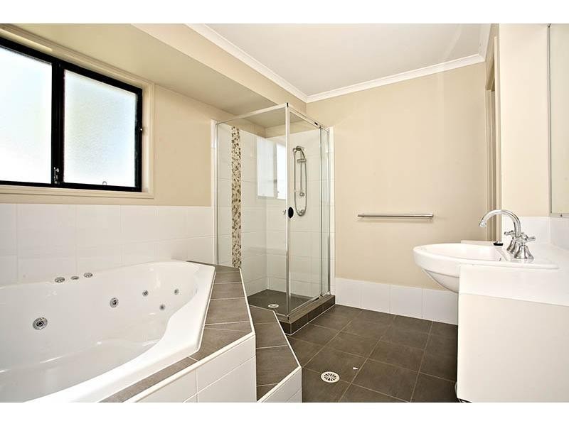 67 Fairway drive, Kensington Grove QLD 4341