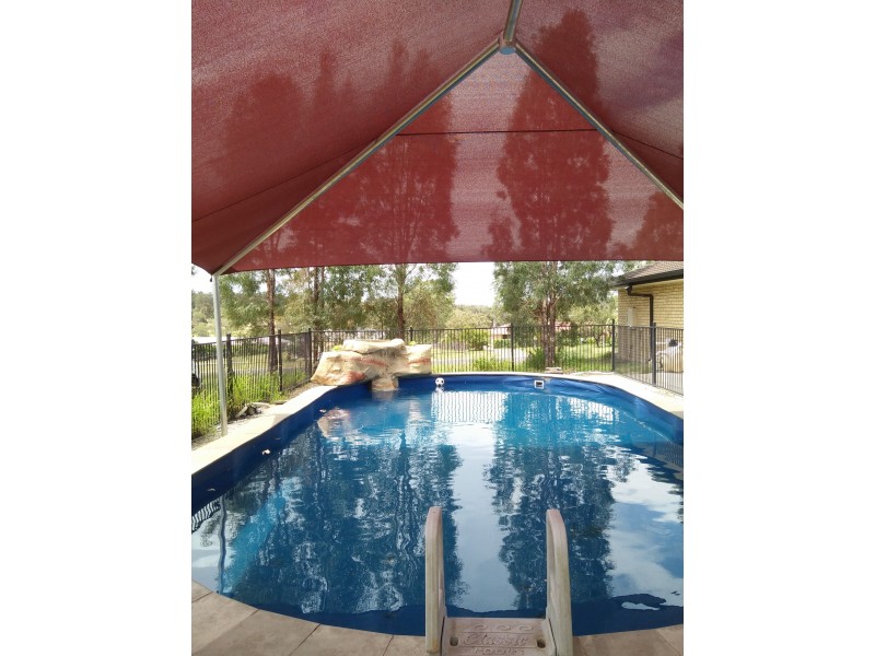 67 Fairway drive, Kensington Grove QLD 4341