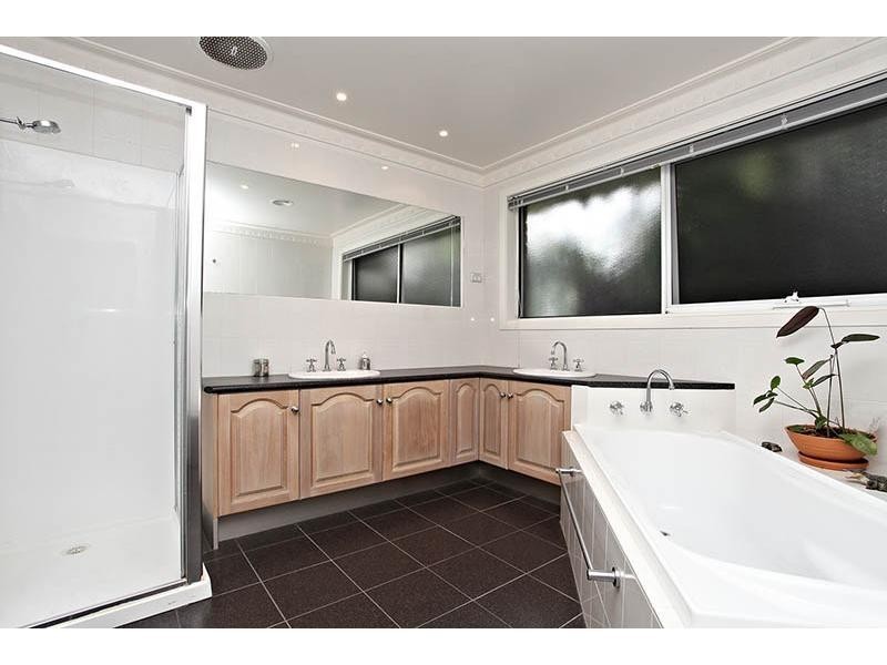 201 Edenvale Crescent, Kinglake West VIC 3757