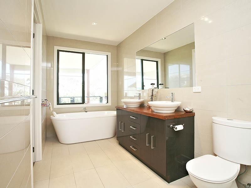 8 Wonthaggi Crescent, San Remo VIC 3925