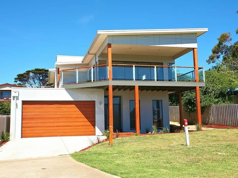 8 Wonthaggi Crescent, San Remo VIC 3925