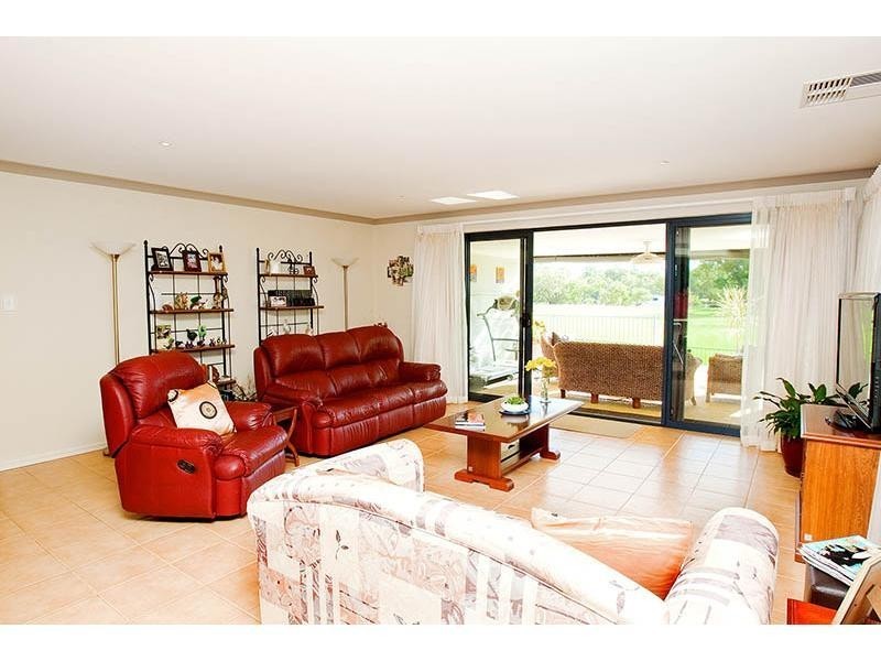 31 FORESHORE COVE, South Yunderup WA 6208